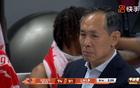 CBA赛场罕见场景引发热议！两名教练同时手持战术板讲解战术，球员究竟该听谁的？现场气氛紧张，球迷议论纷纷，背后隐藏着怎样的管理矛盾与战术博弈？