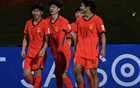 U17亚洲杯决赛上演惊天逆转，中国男足2比3不敌日本遗憾错失冠军，主帅临场调度引发广泛争议与质疑